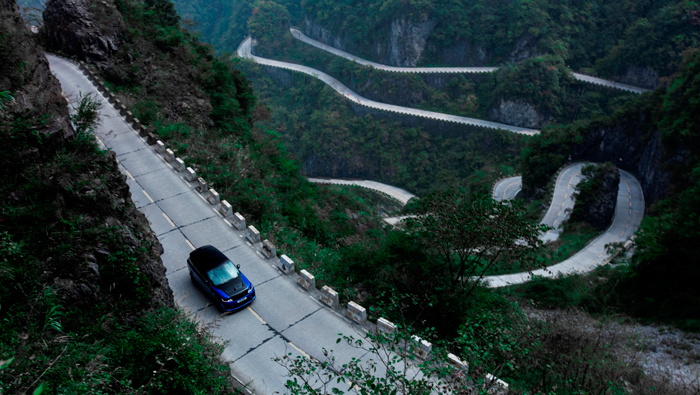 Range Rover Sport SVR sets Tianmen Road record