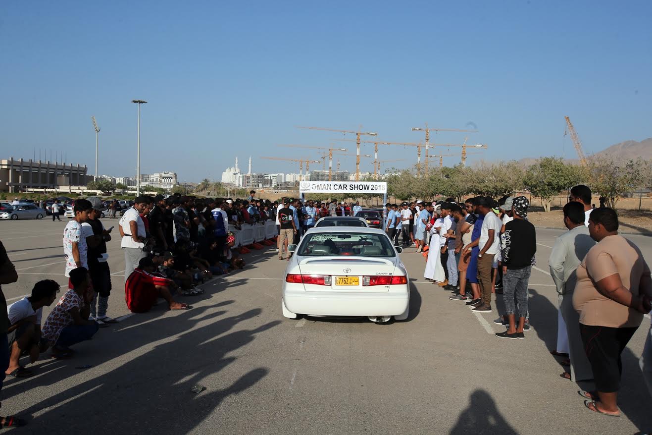 شاهد بالصور.. "عرض عمان للسيارات" يبهر الحضور