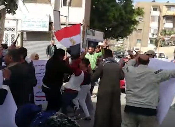 بالفيديو.. فرحة المصريين أمام اللجان بانتخابات الرئاسة