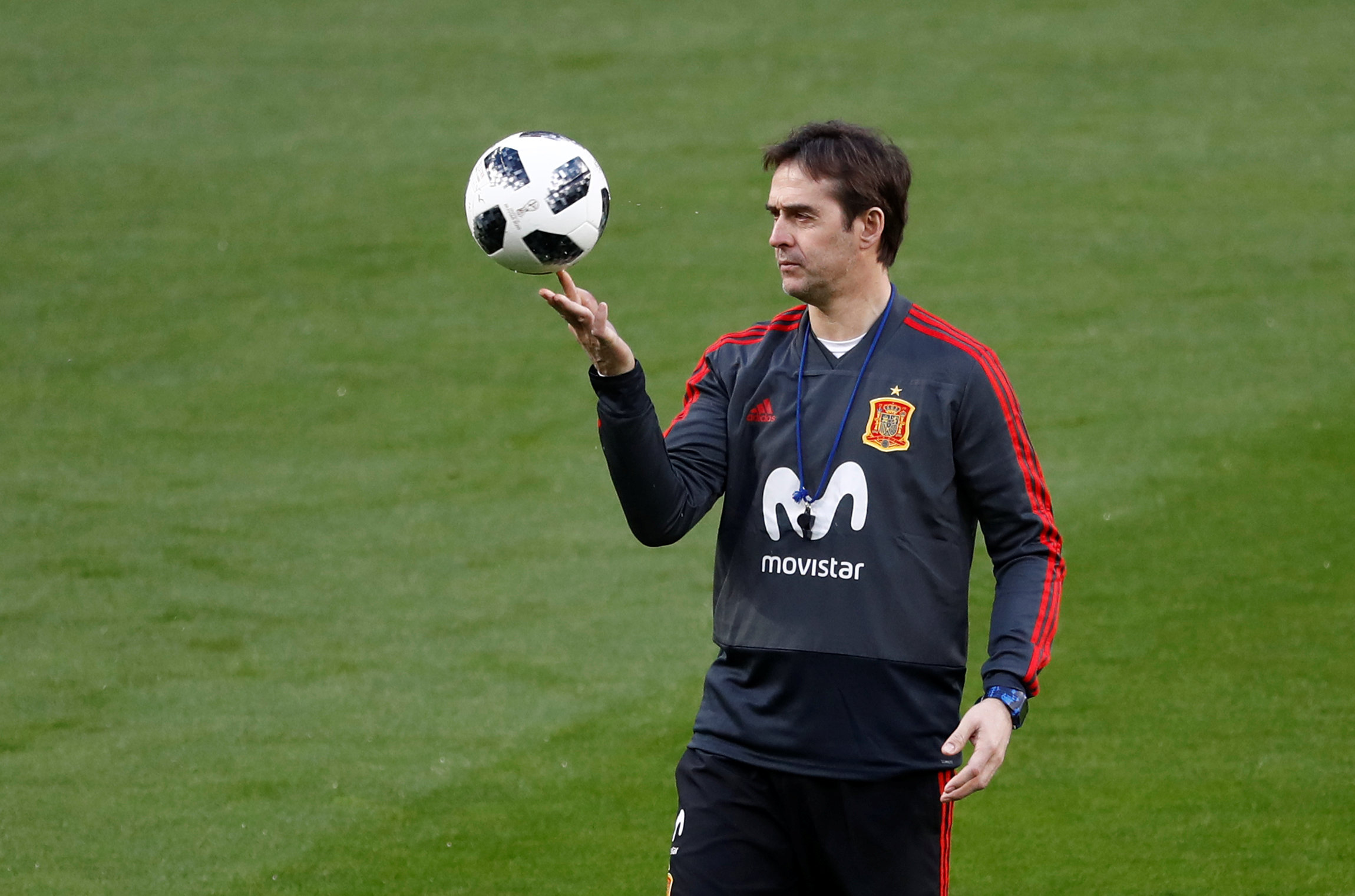 Keepers must get used to new World Cup ball: Spain coach