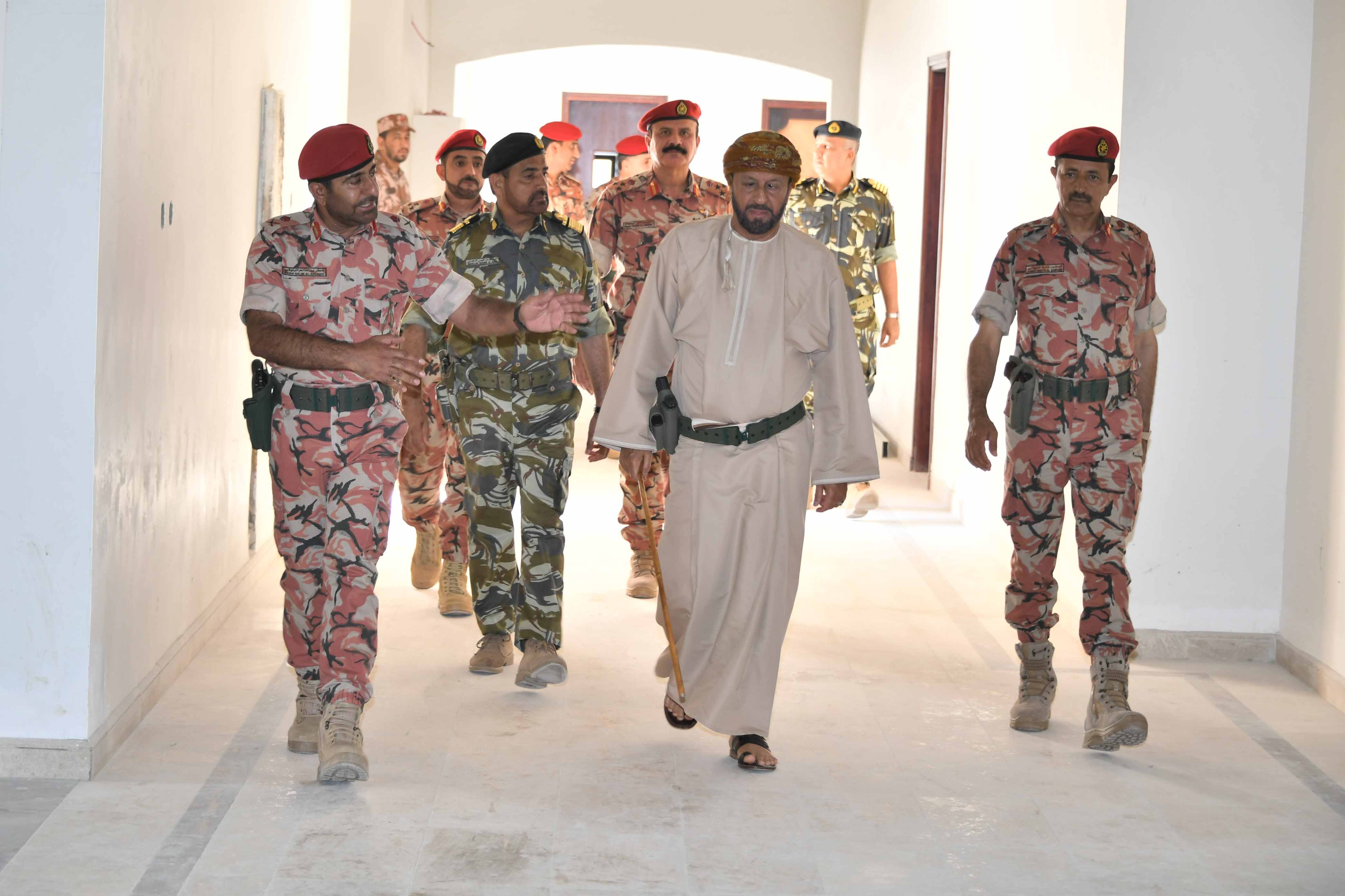 بالصور.. بدر بن سعود يزور عدداً من الوحدات والقواعد العسكرية بقطاع مسندم