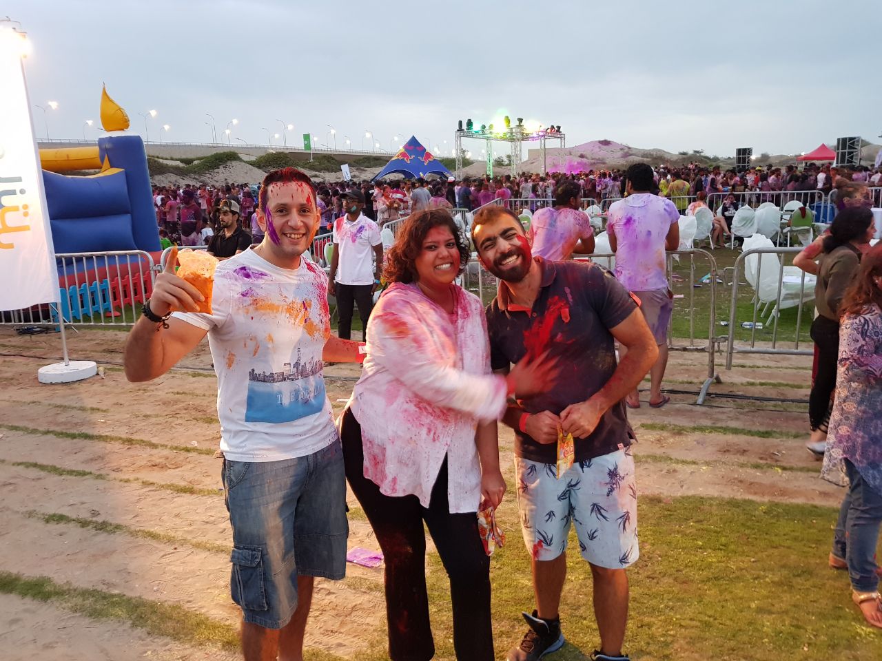 Thousands gather to celebrate Holi in Oman