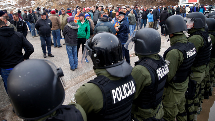 Bosnia police, protesting war veterans in standoff after clash