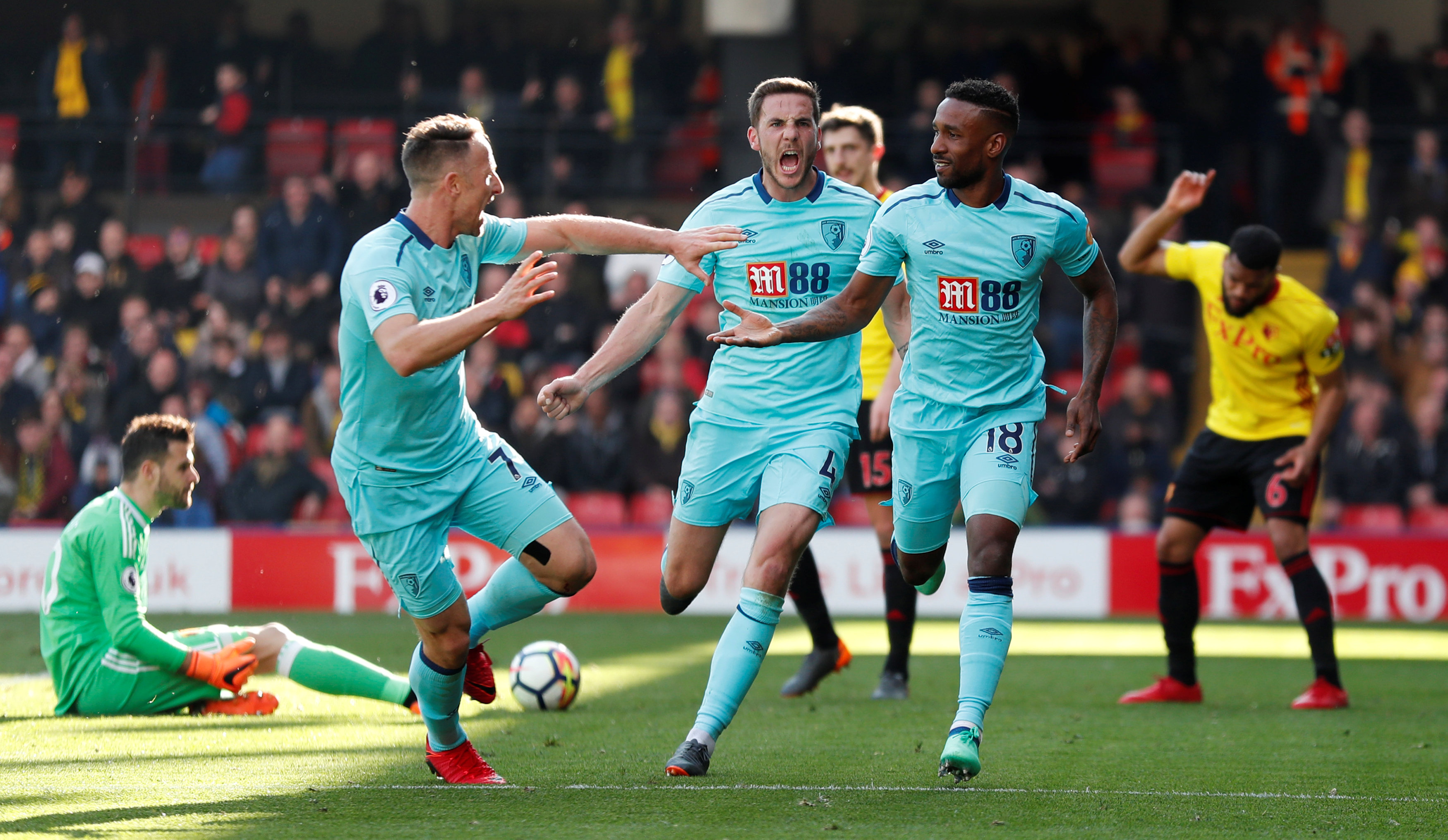 Football: Defoe's goal earns Bournemouth draw at Watford
