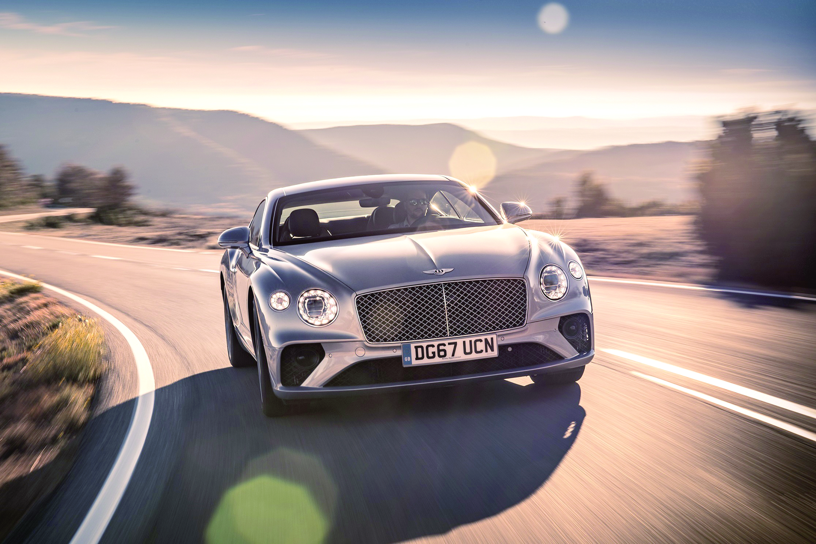 Bentley تتألّق في «جنيف للسيارات»