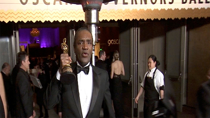 Guest at Oscars' after-party attempts to steal 'Best Actress Award'