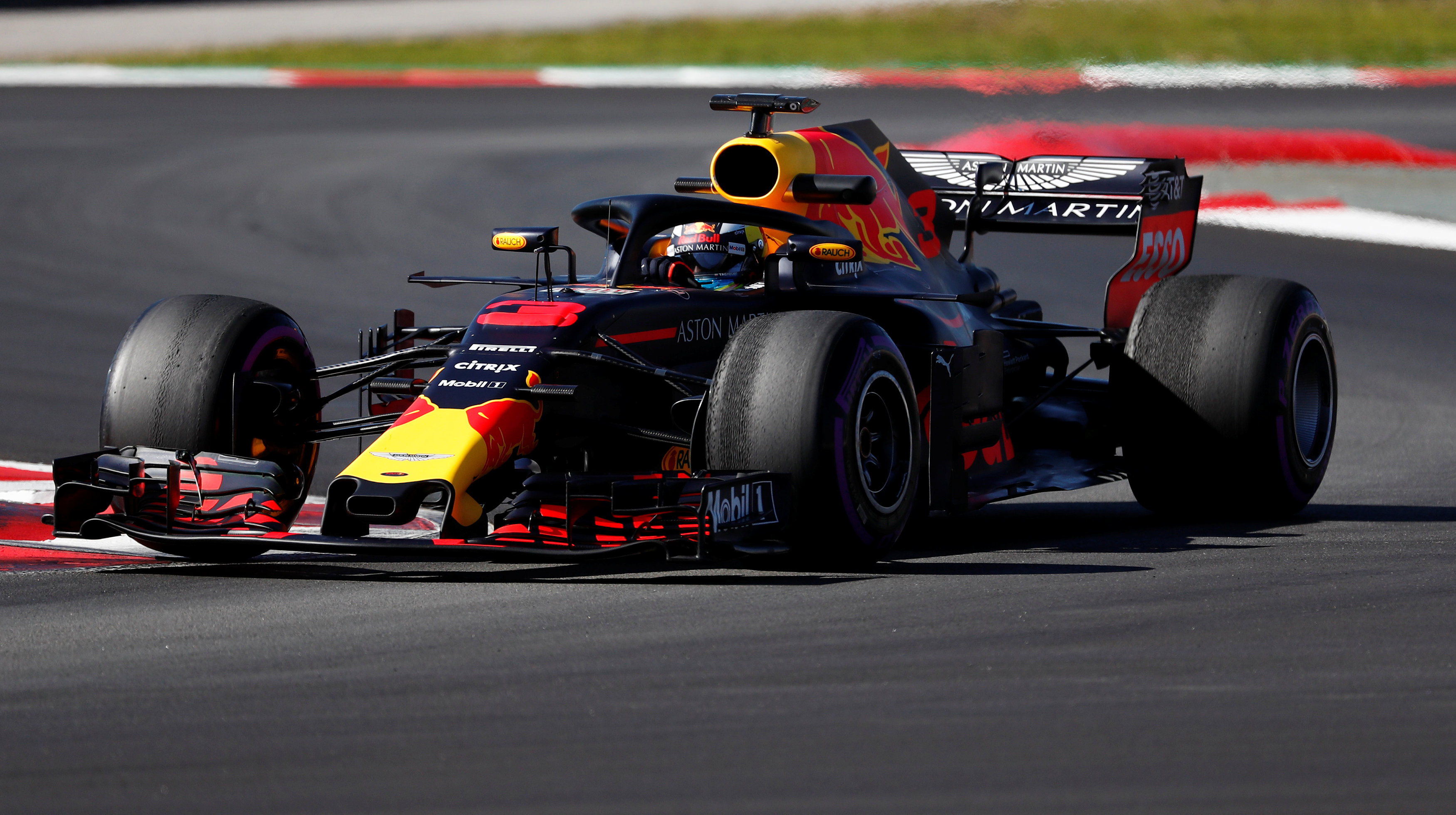 F1: Ricciardo breaks Barcelona track record in testing