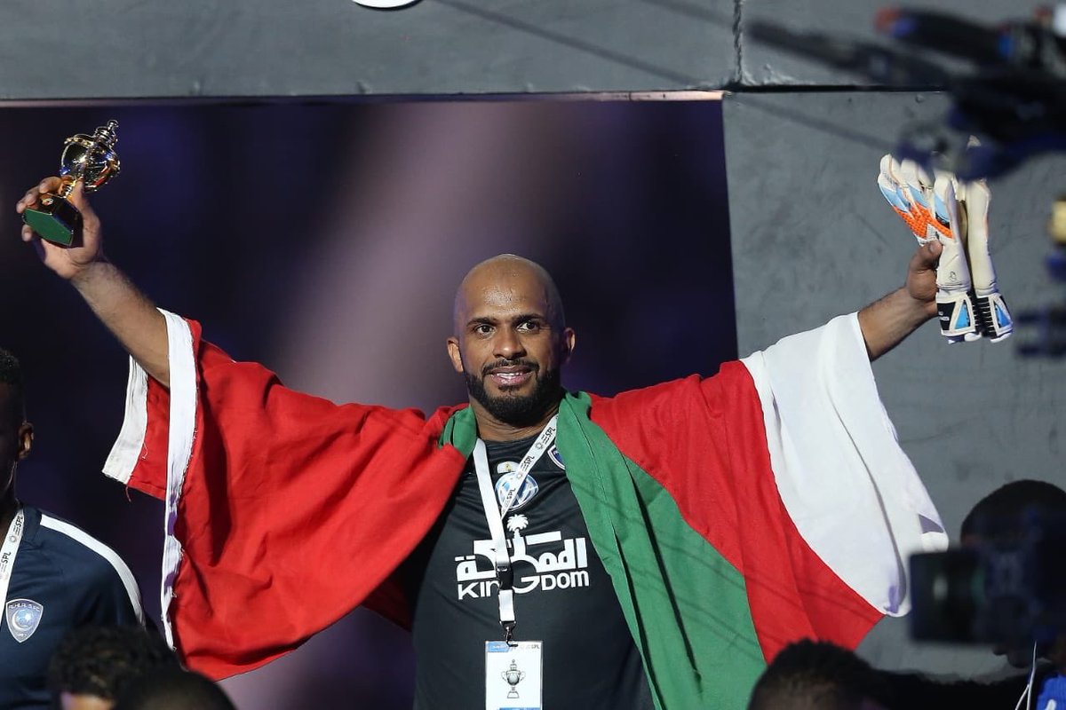 هكذا أحتفل الحبسي بأول بطولة له مع الهلال السعودي !