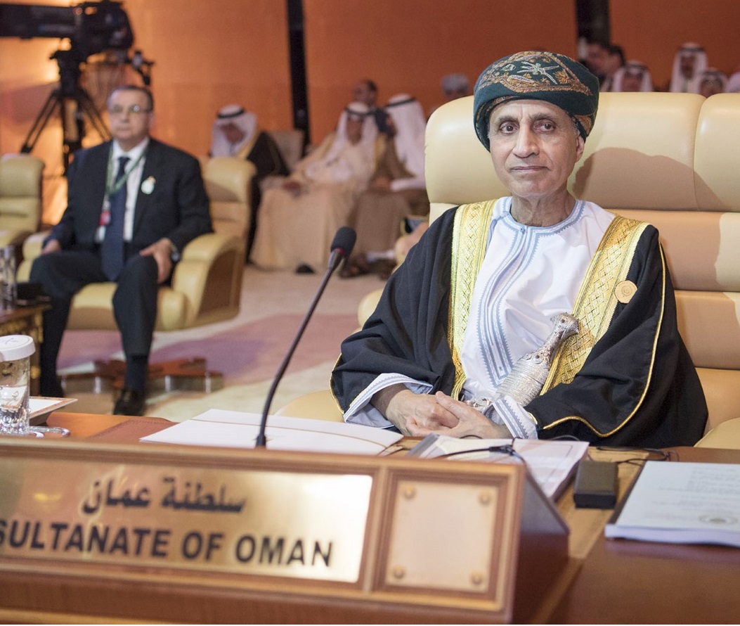 فهد بن محمود يغادر السعودية