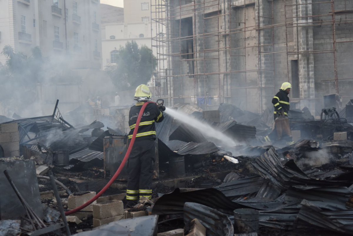 ​13 caravans, 9 cars go up in flames in Muscat