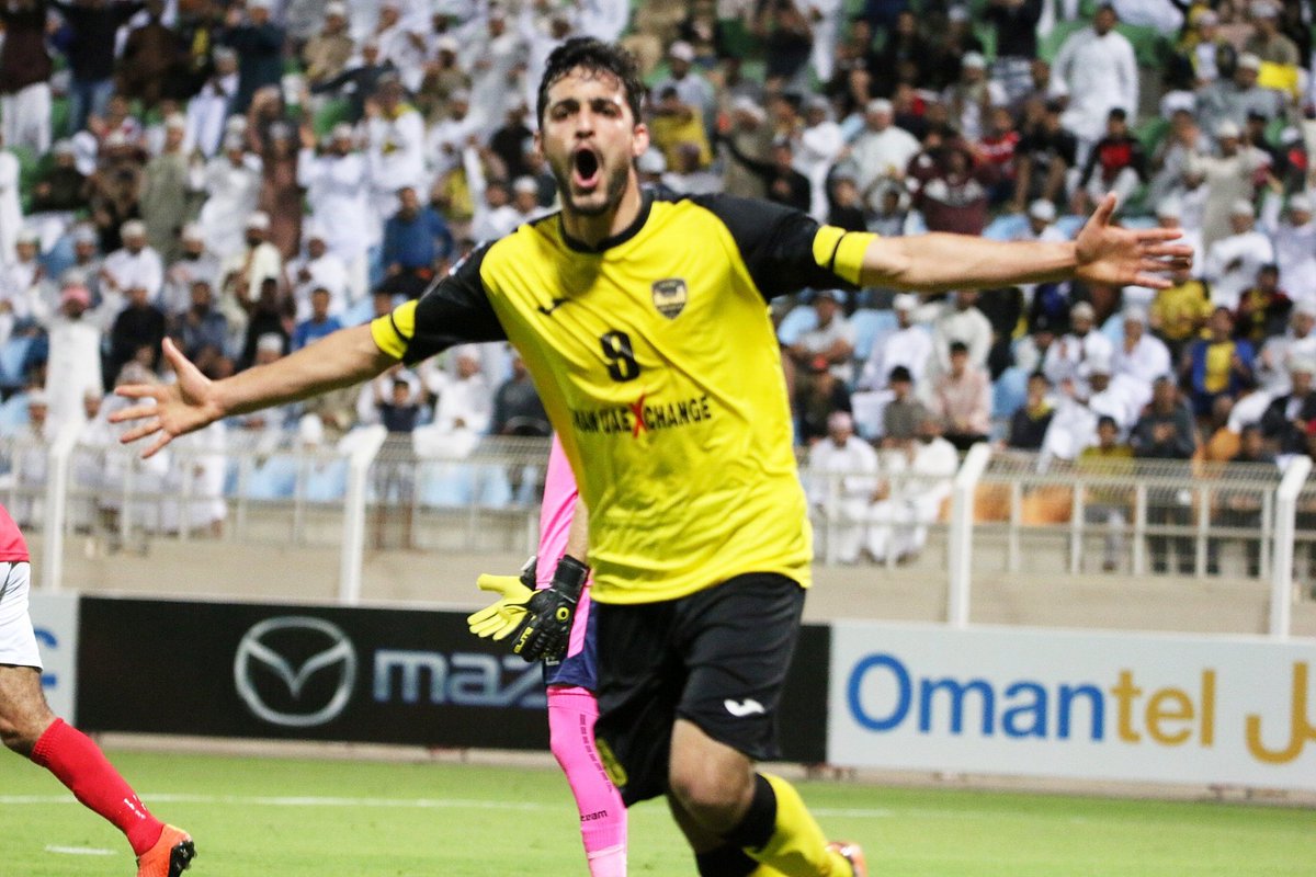 السويق يحسم القمة أمام الشباب ويقترب من لقب دوري عمانتل