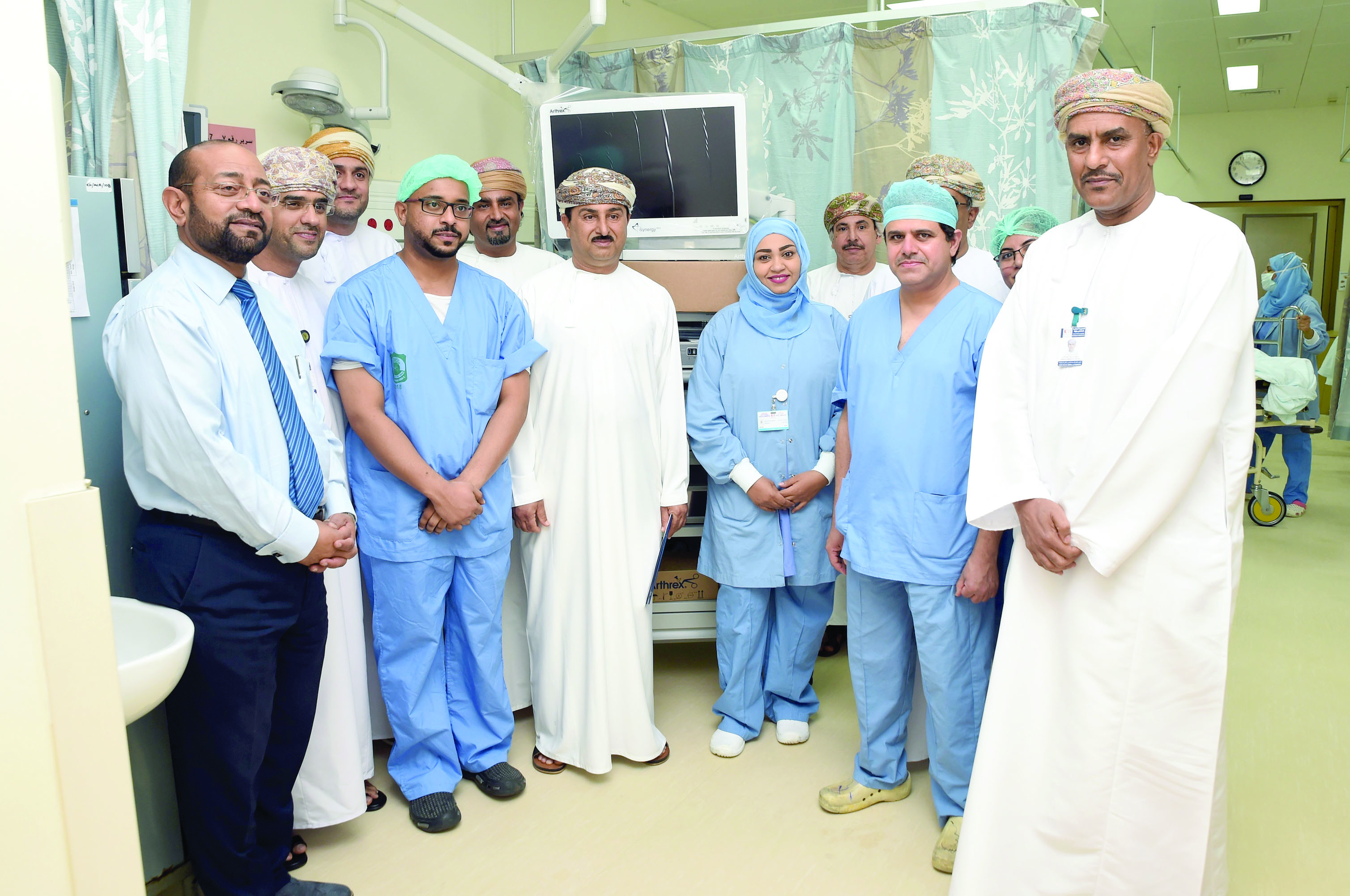 تبرعاً من ورثة المرحوم محمد بن قاسم الزدجالي..مستشفى خولة يتسلم جهازي مناظير