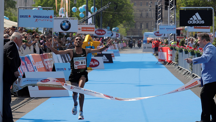 Bounasser wins Vienna Marathon as Kimetto drops out