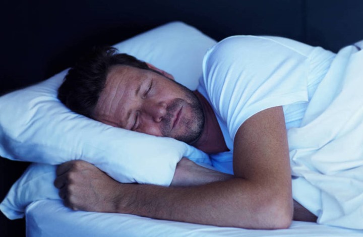 علماء أمريكيون يحددون أسوأ وضعيات النوم