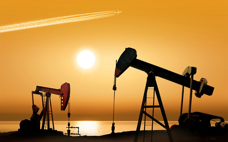 أسعار النفط تقفز إلى أعلى مستوى منذ أواخر 2014