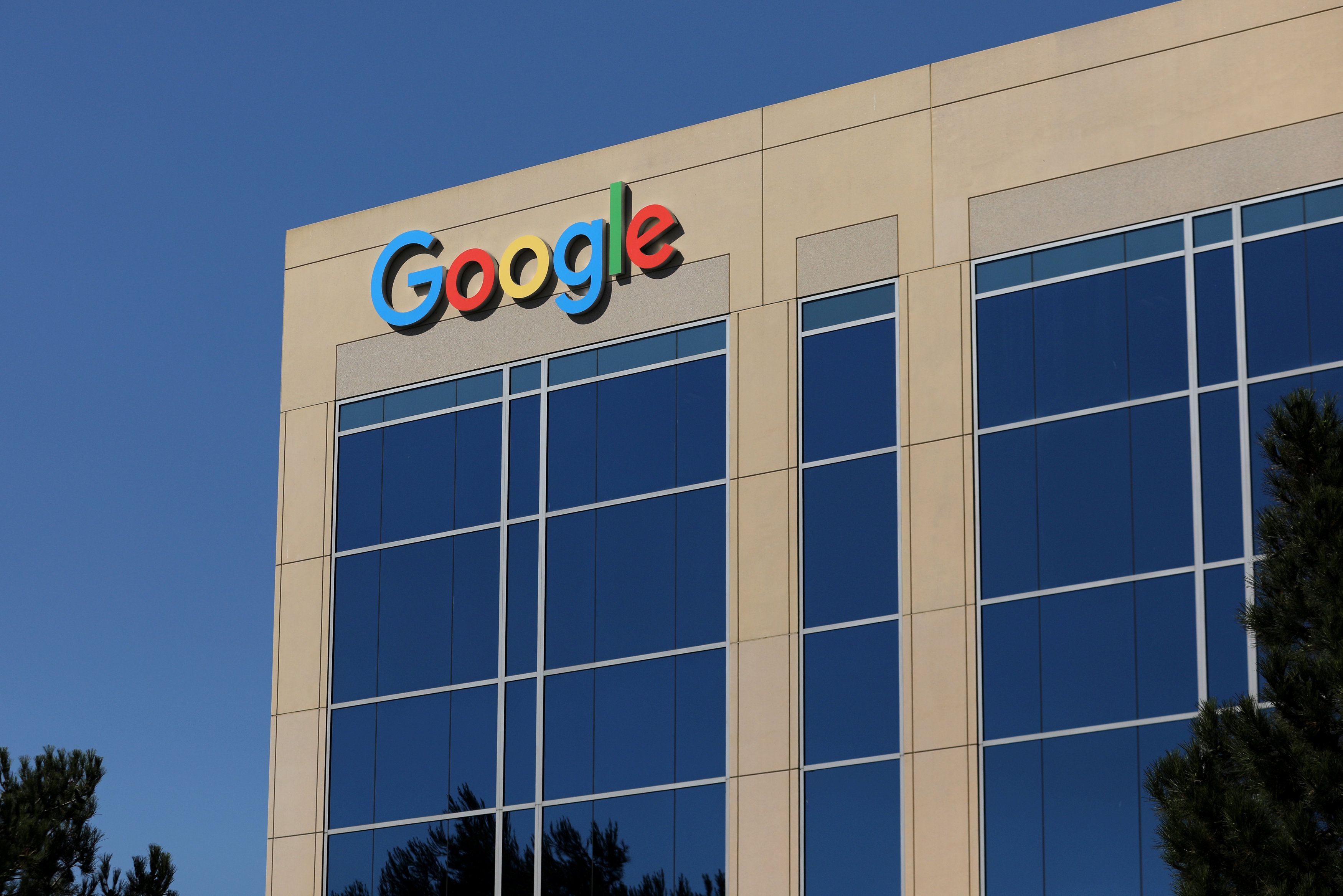 Google overhauls Gmail to lure businesses