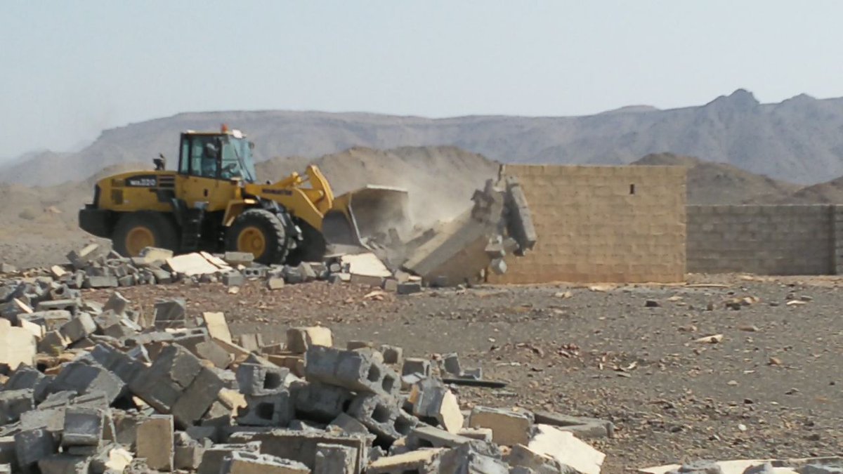 إزالة وإنهاء إجراءات 12 مخالفة في القابل