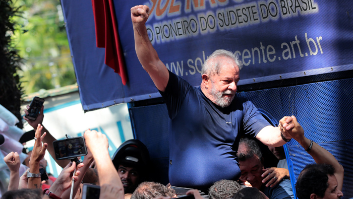 Lula agrees to surrender to Brazil police after defying order