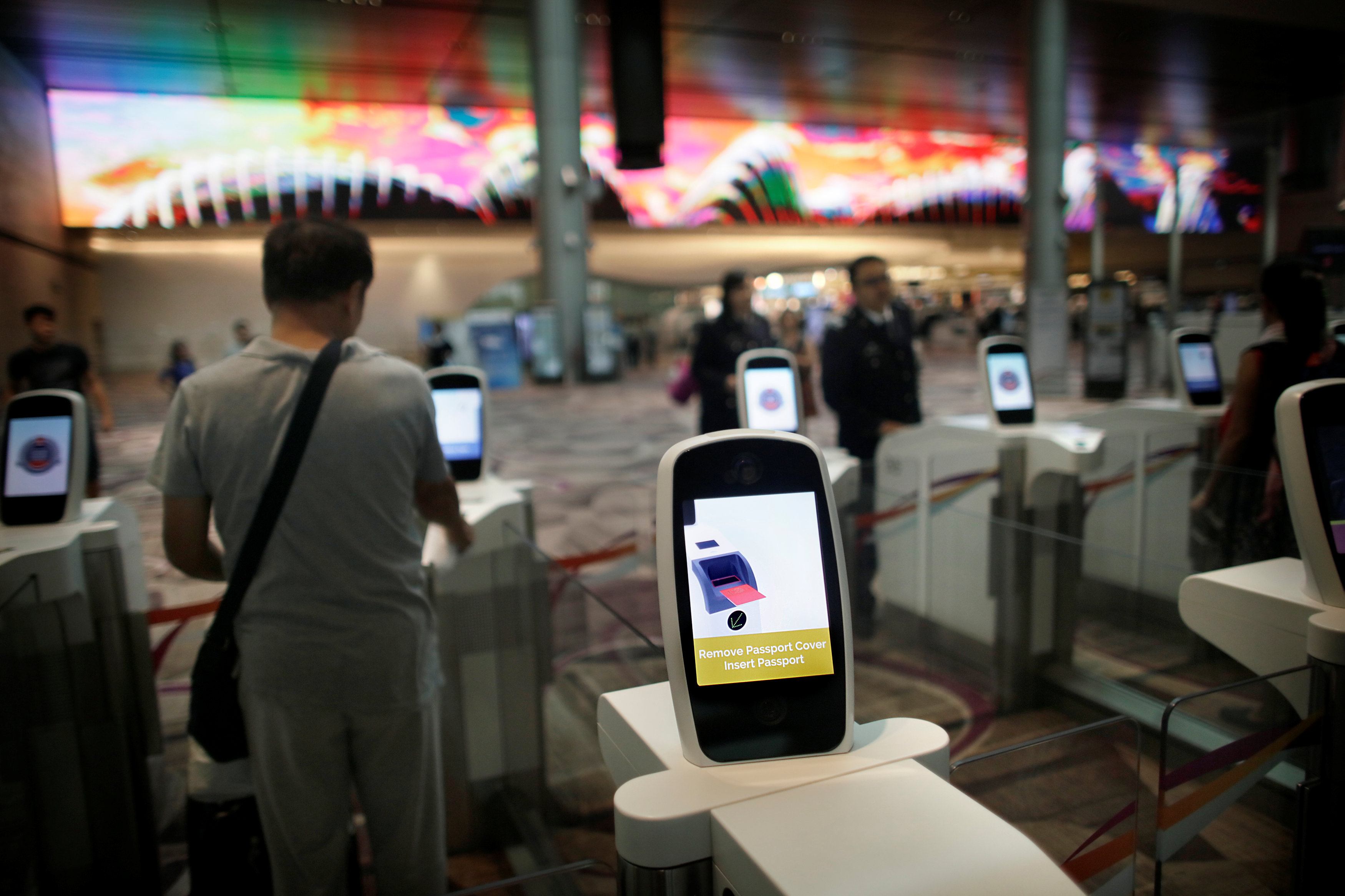 Singapore airport may use facial recognition systems to find late passengers