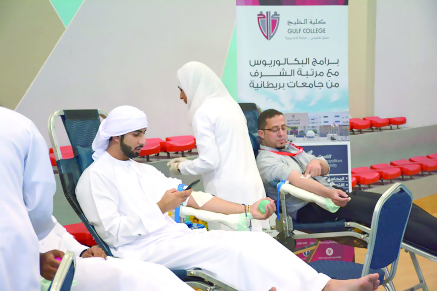 كلية الخليج تنظم حملة للتبرع بالدم