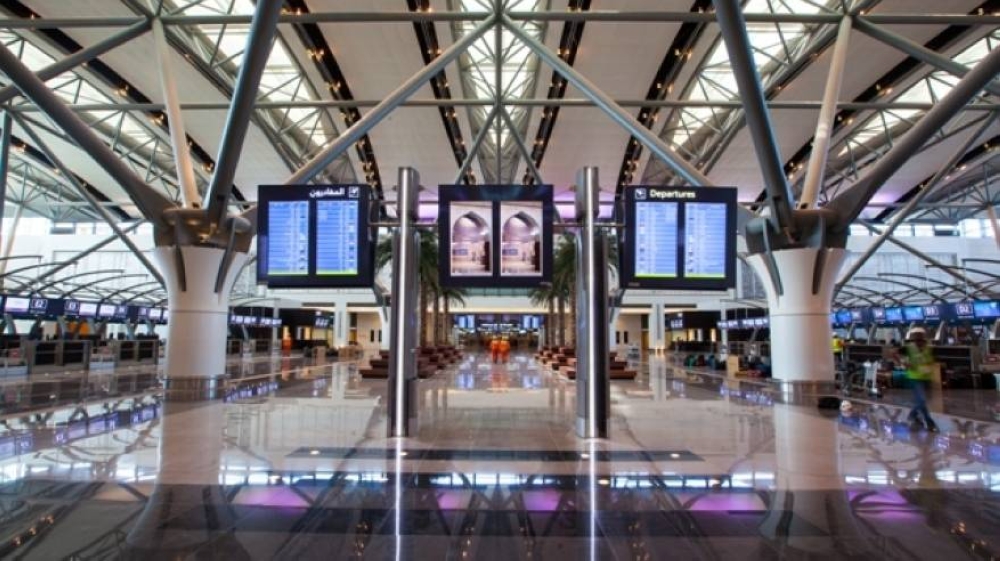 أجهزة إلكترونية جديدة لدفع المخالفات في مطار مسقط الدولي