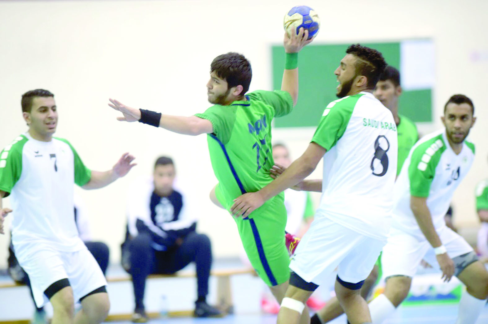 منتخب اليد للشباب يواصل معسكره الخارجي بالبحرين