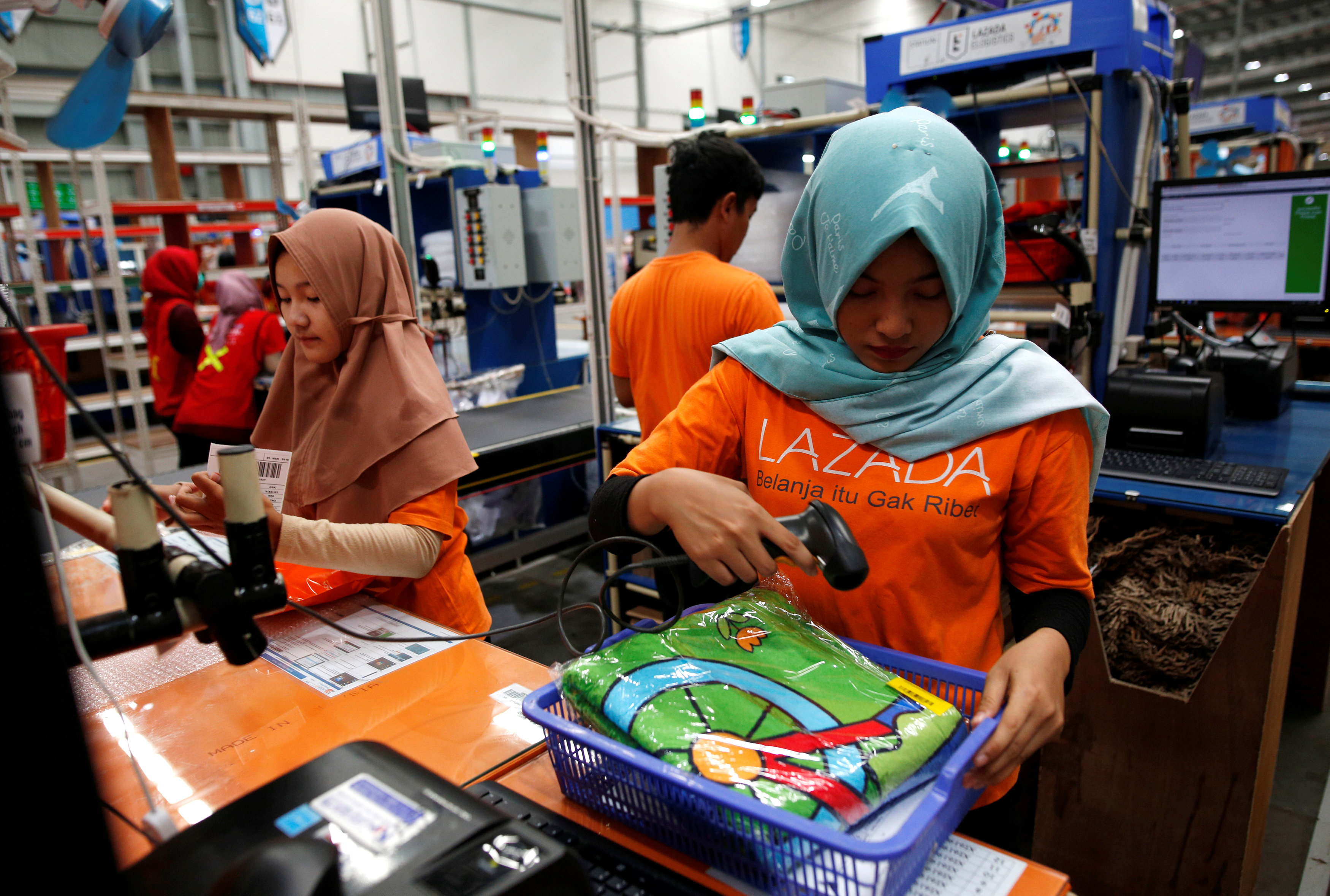 China tech giants bet on untangling logistics of Indonesian e-commerce