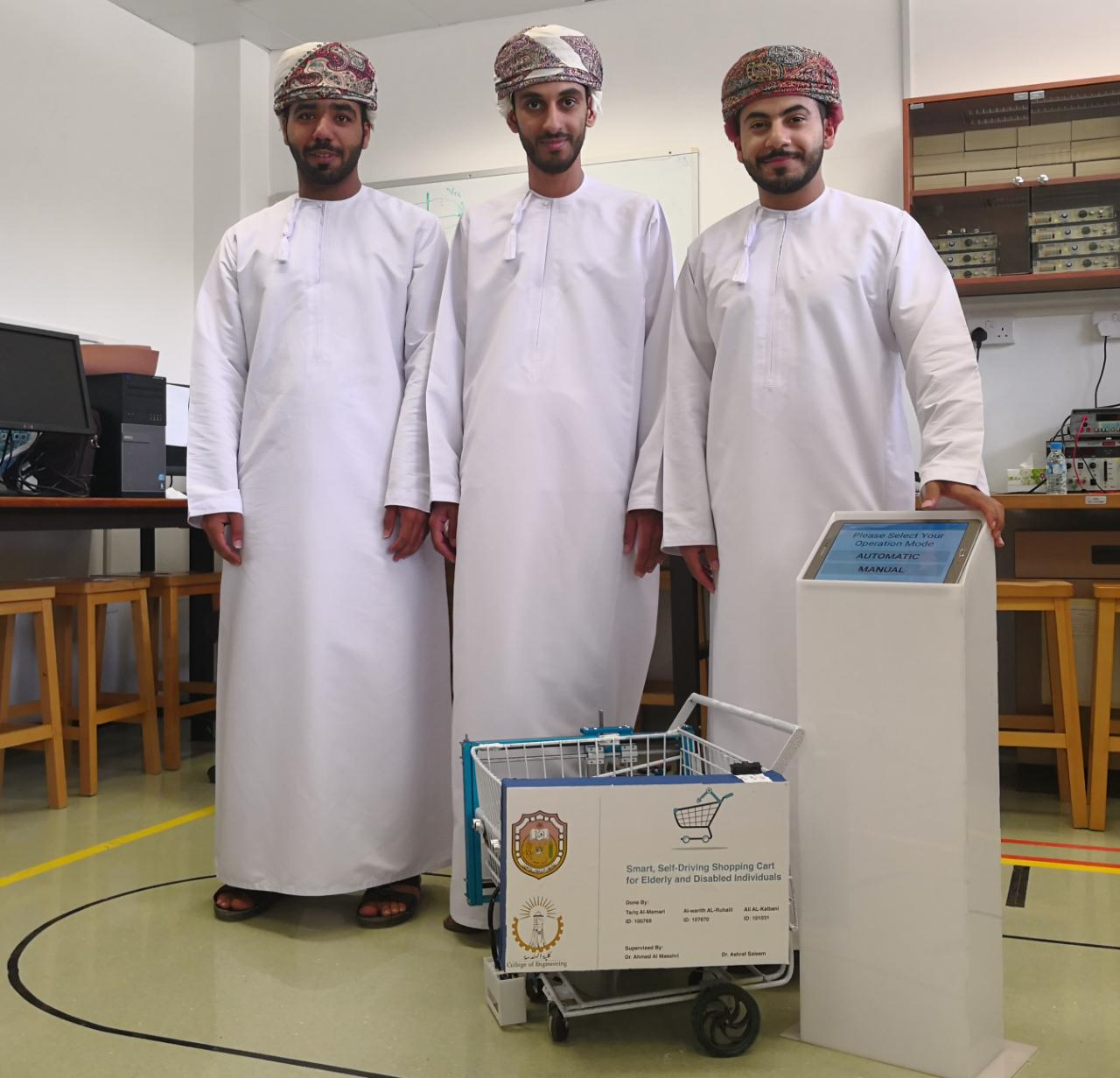 طلبة جامعة السلطان قابوس يبتكرون عربة تسوق ذكية لكبار السن