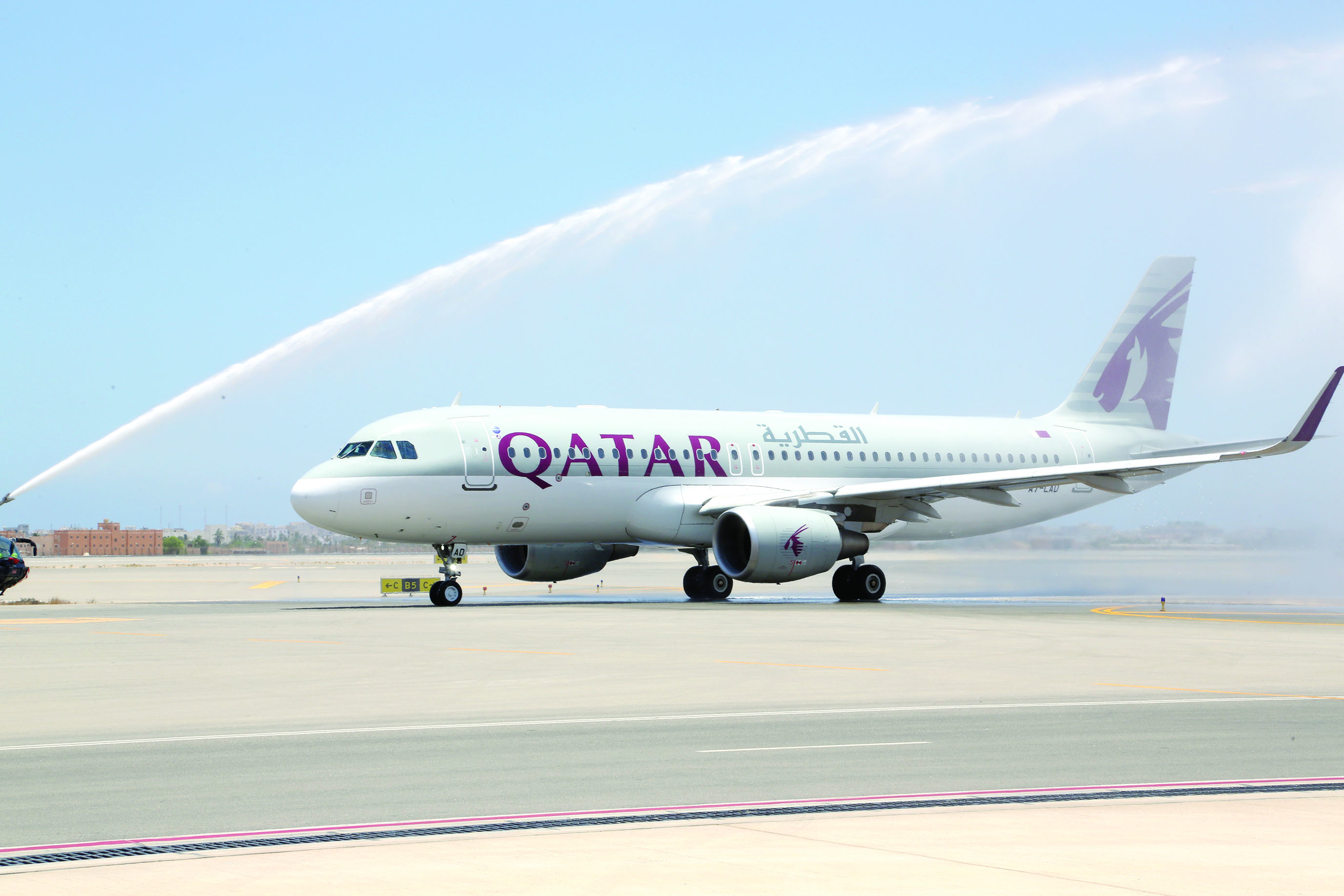 «القطرية» تحتفل بمرور 5 أعوام على رحلاتها إلى صلالة