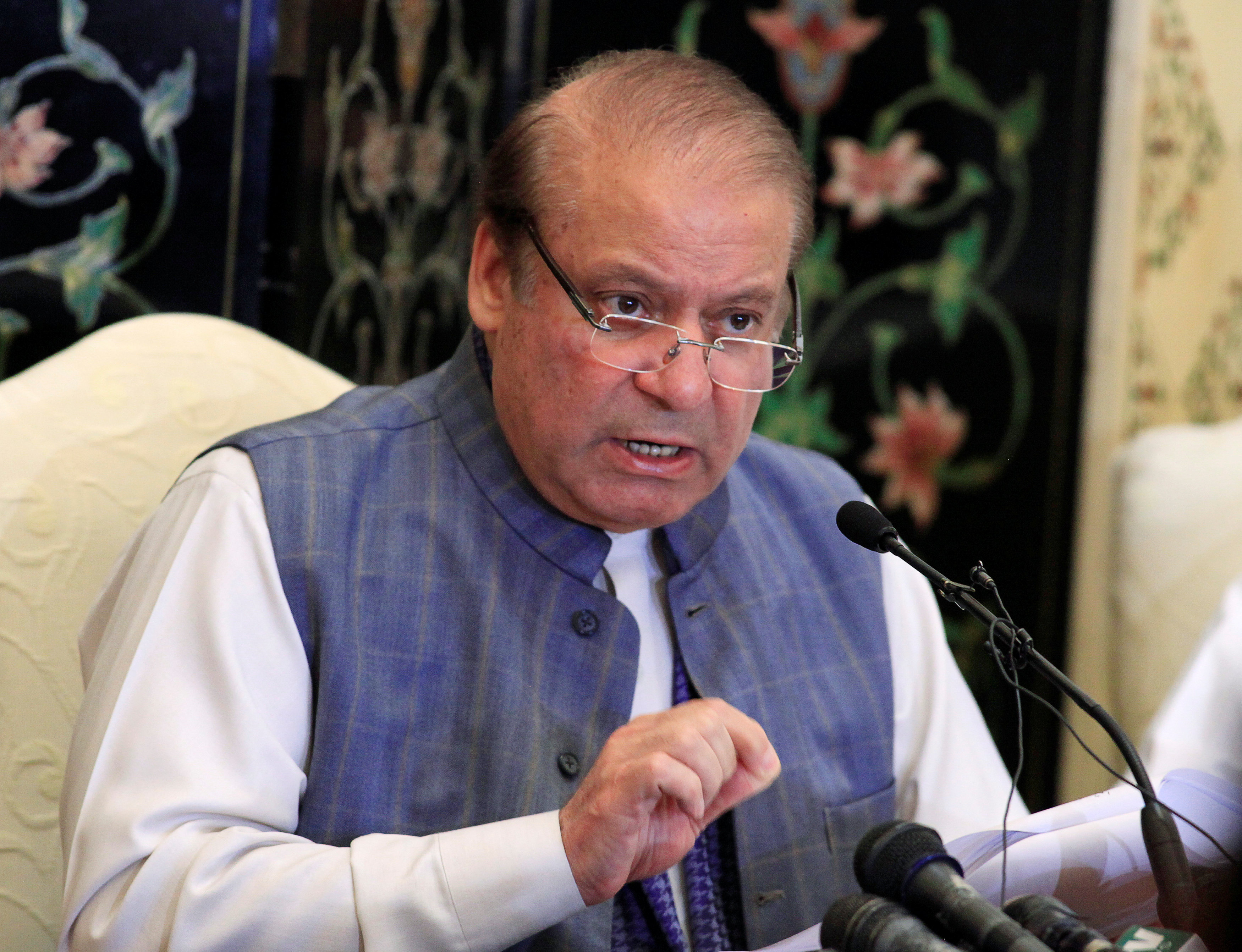 Sharif  says intelligence chief asked him to resign