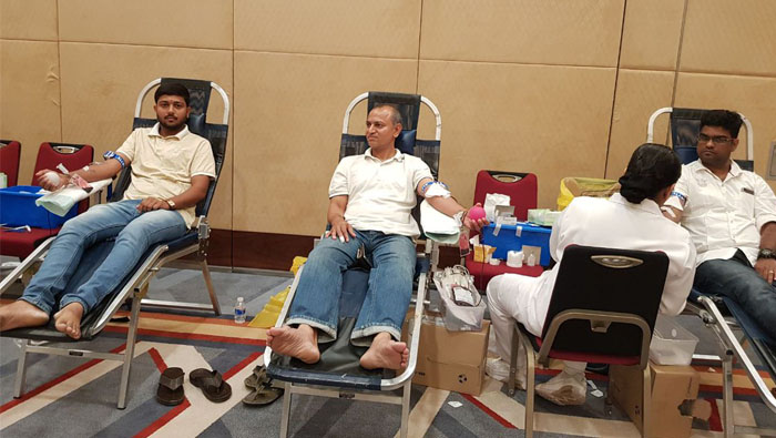 Close to 300 volunteers donate blood ahead of cyclone Mekunu in Oman