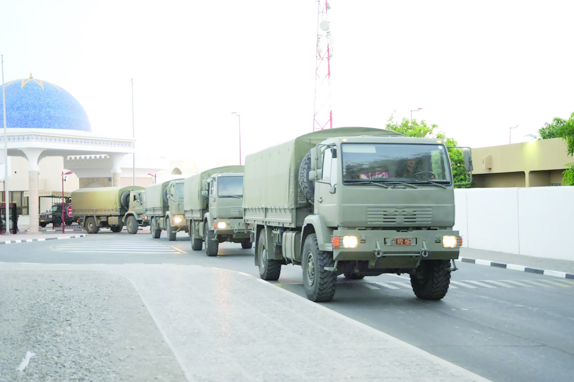 الحرس السلطاني العُماني يسيّر قافلة مساعدات إلى محافظة ظفار