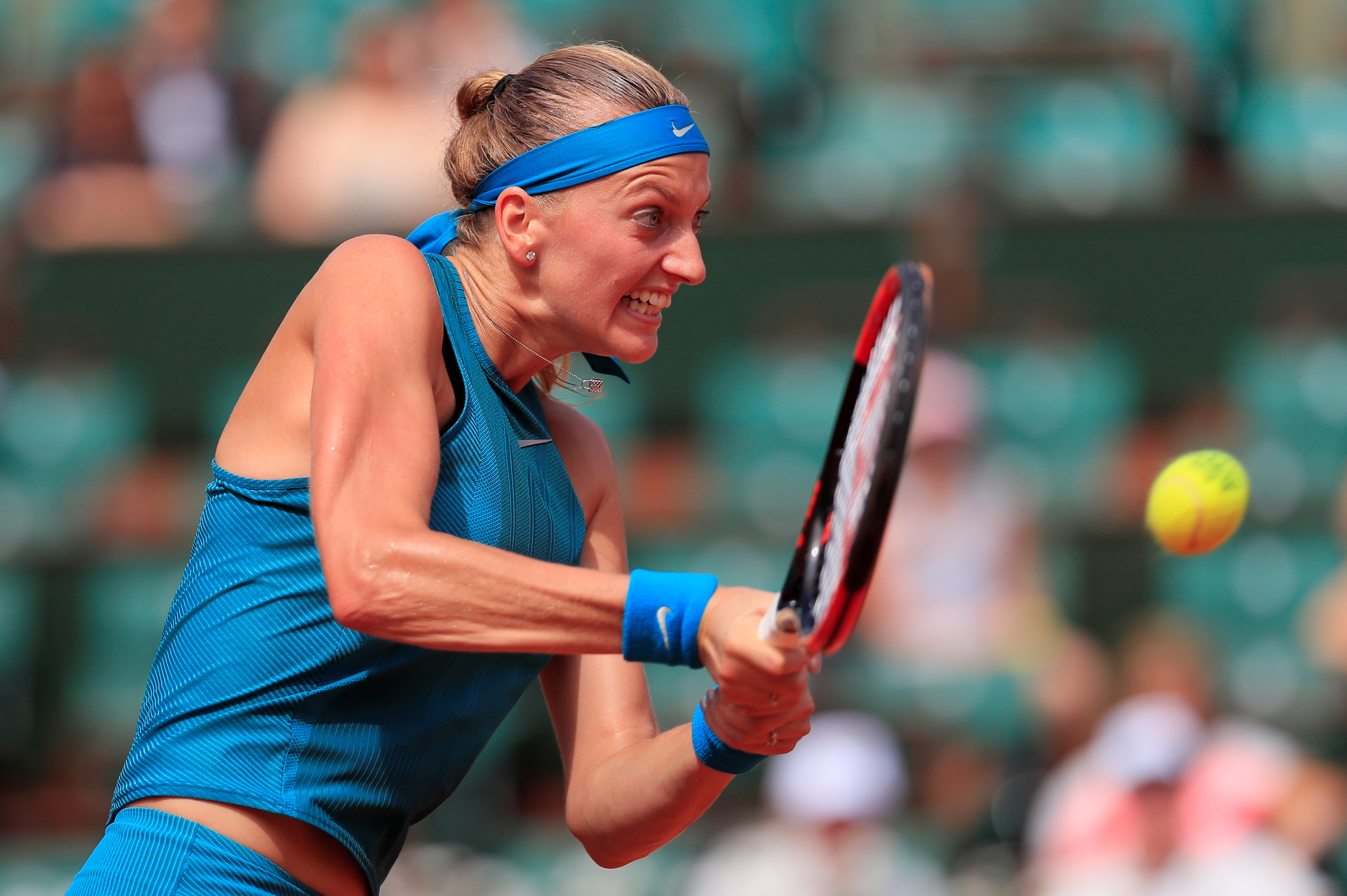 French Open: Azarenka bites the dust, Kvitova survives