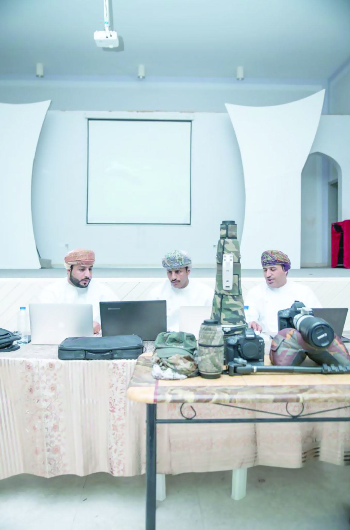 حلقة عمل عن تصوير الحياة الفطرية بالرستاق