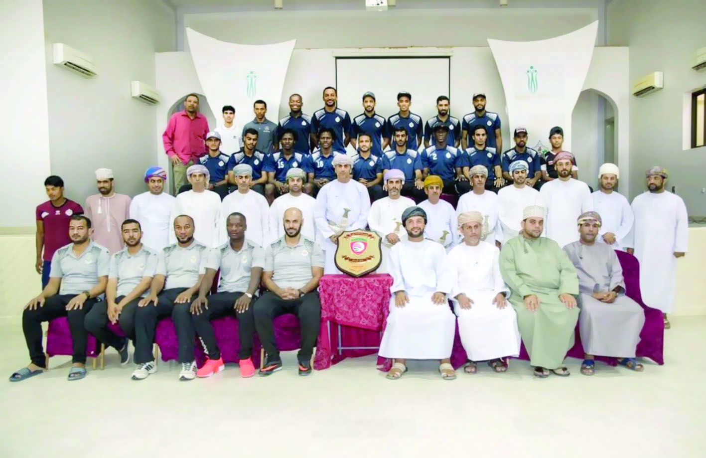 تكريم نجوم «العنابي» بعد فوزهم بدرع الدرجة الأولى