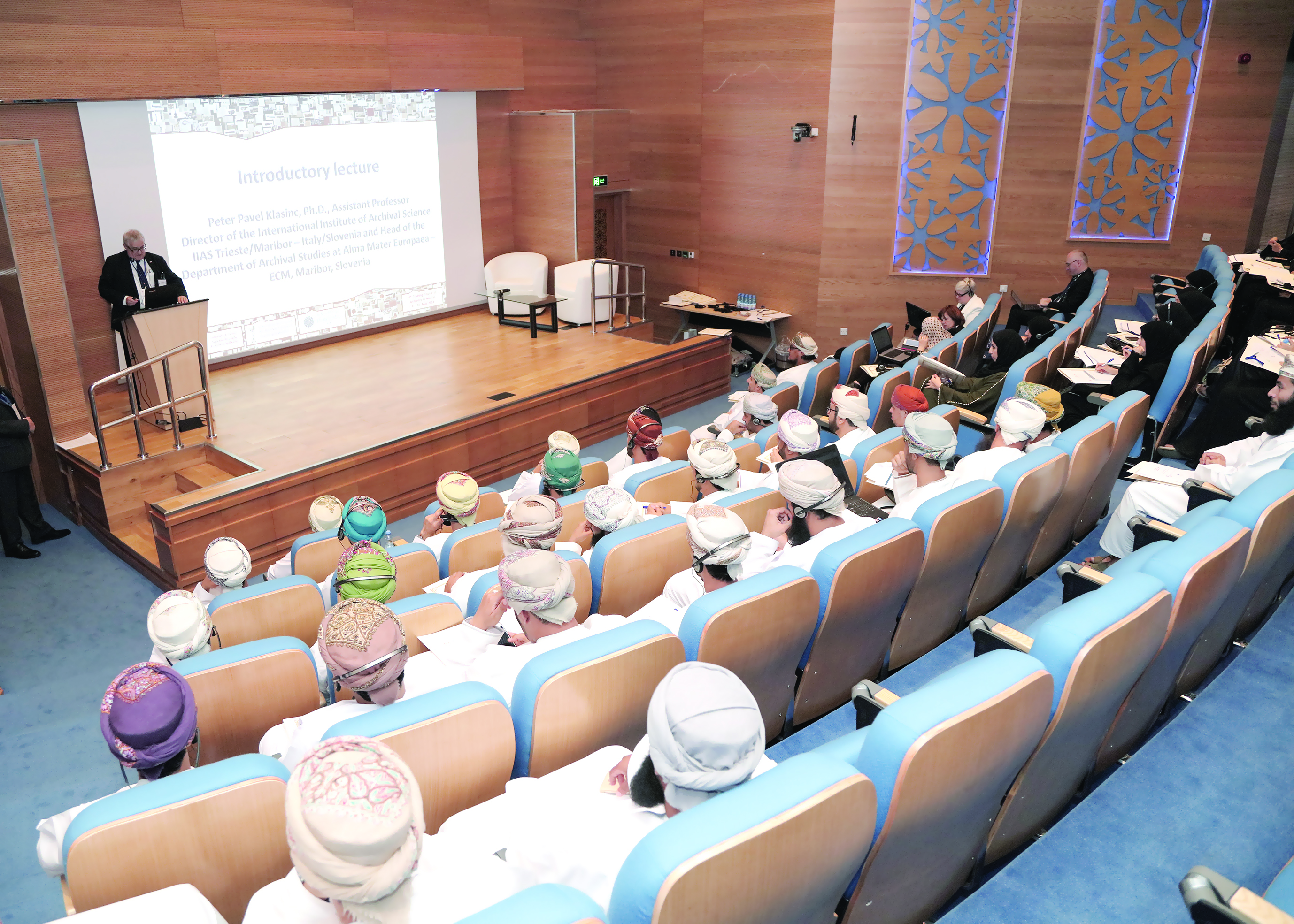 افتتاح دورة حول إدارة الوثائق والمحفوظات