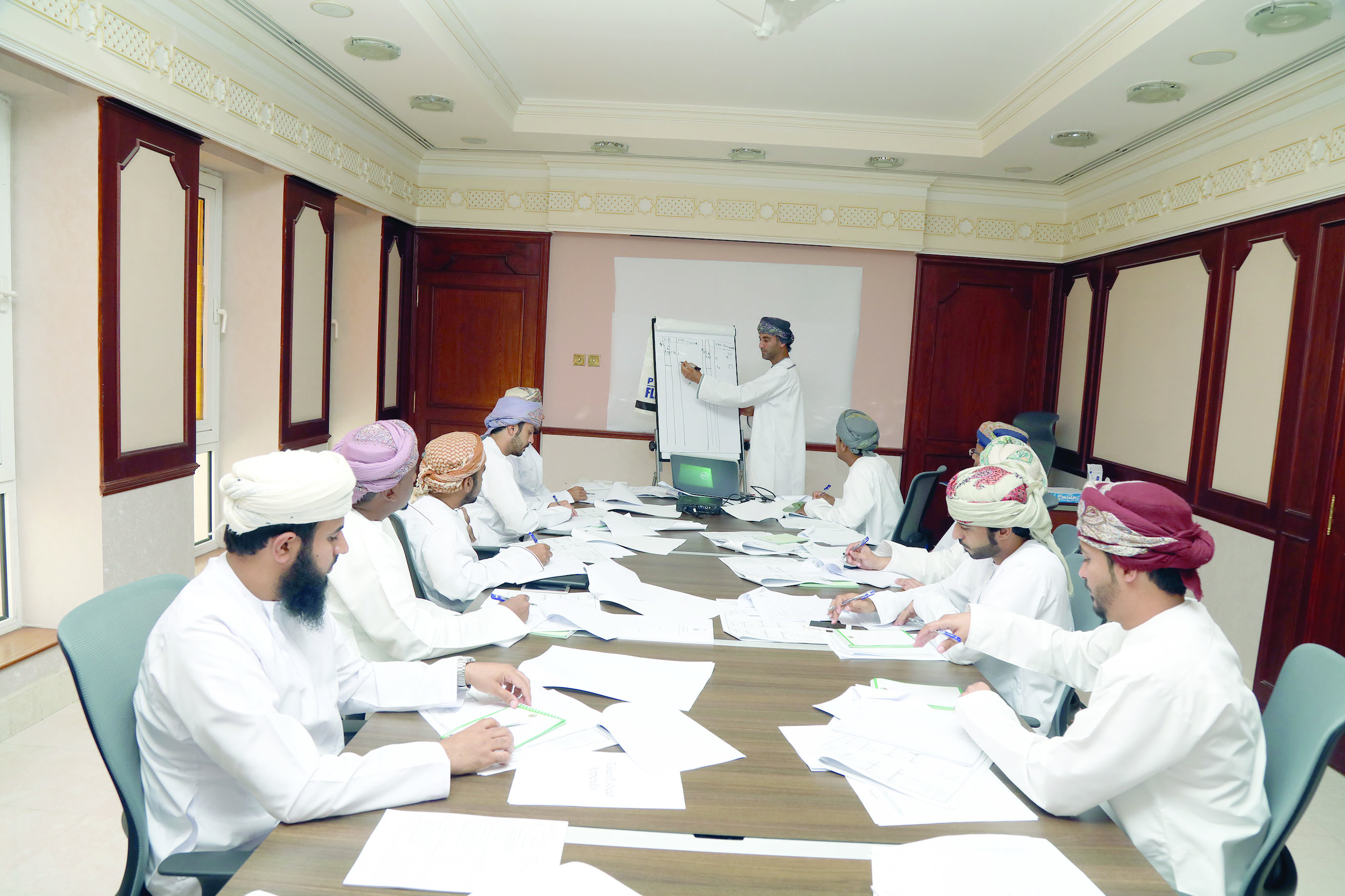 بلدية مسقط تنظم برنامجاً تدريبياً لمهندسيها