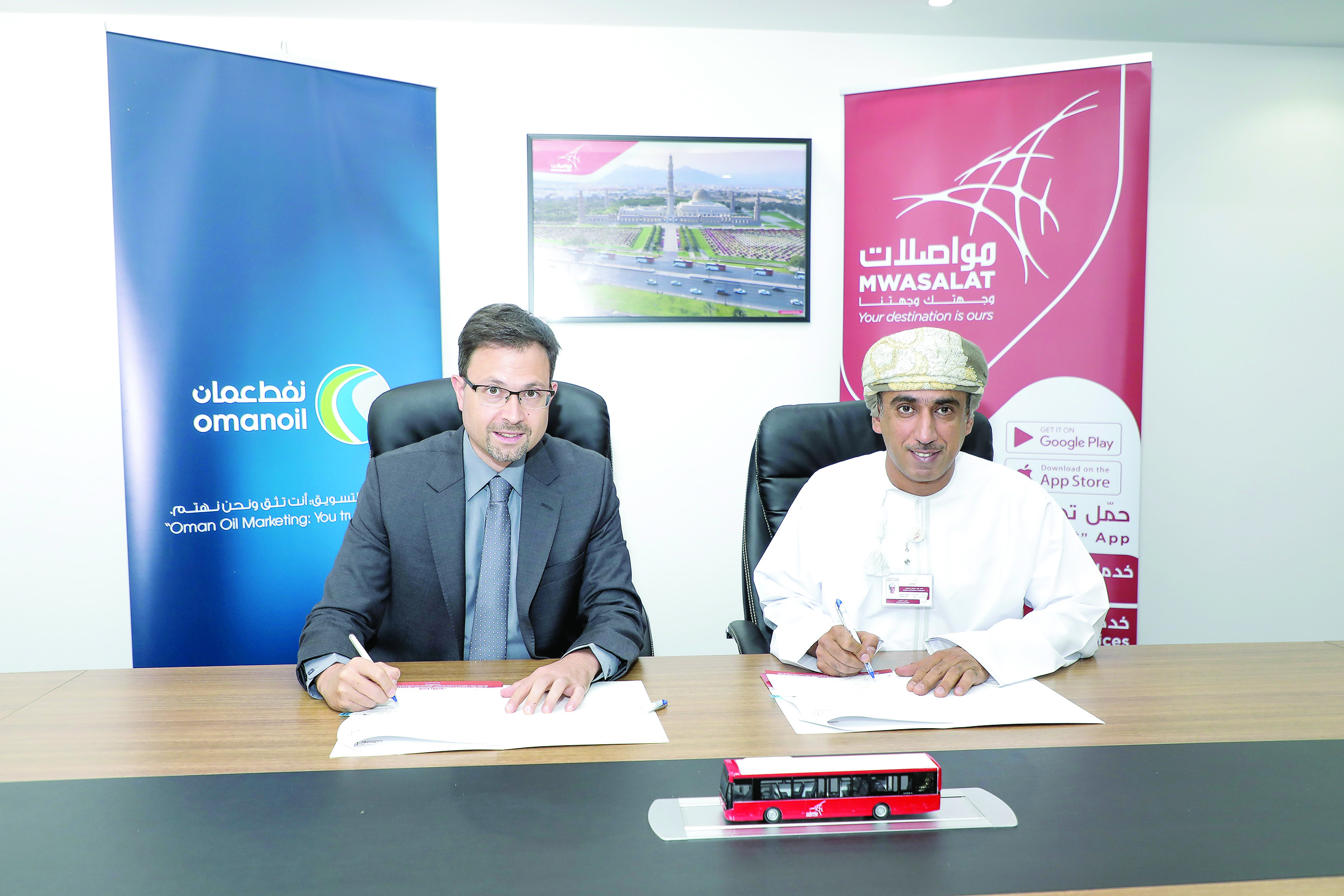 «النفط العُمانية» و«مواصلات»:
محطات انتظار بالطاقة الشمسية