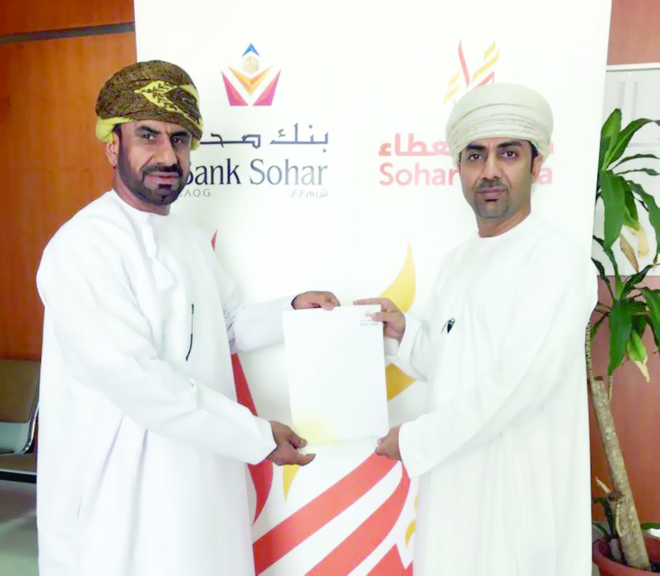 بدعم «أصدقاء المسنين»بنك صحار يدشن قافلة العطاء للمسؤولية الاجتماعية