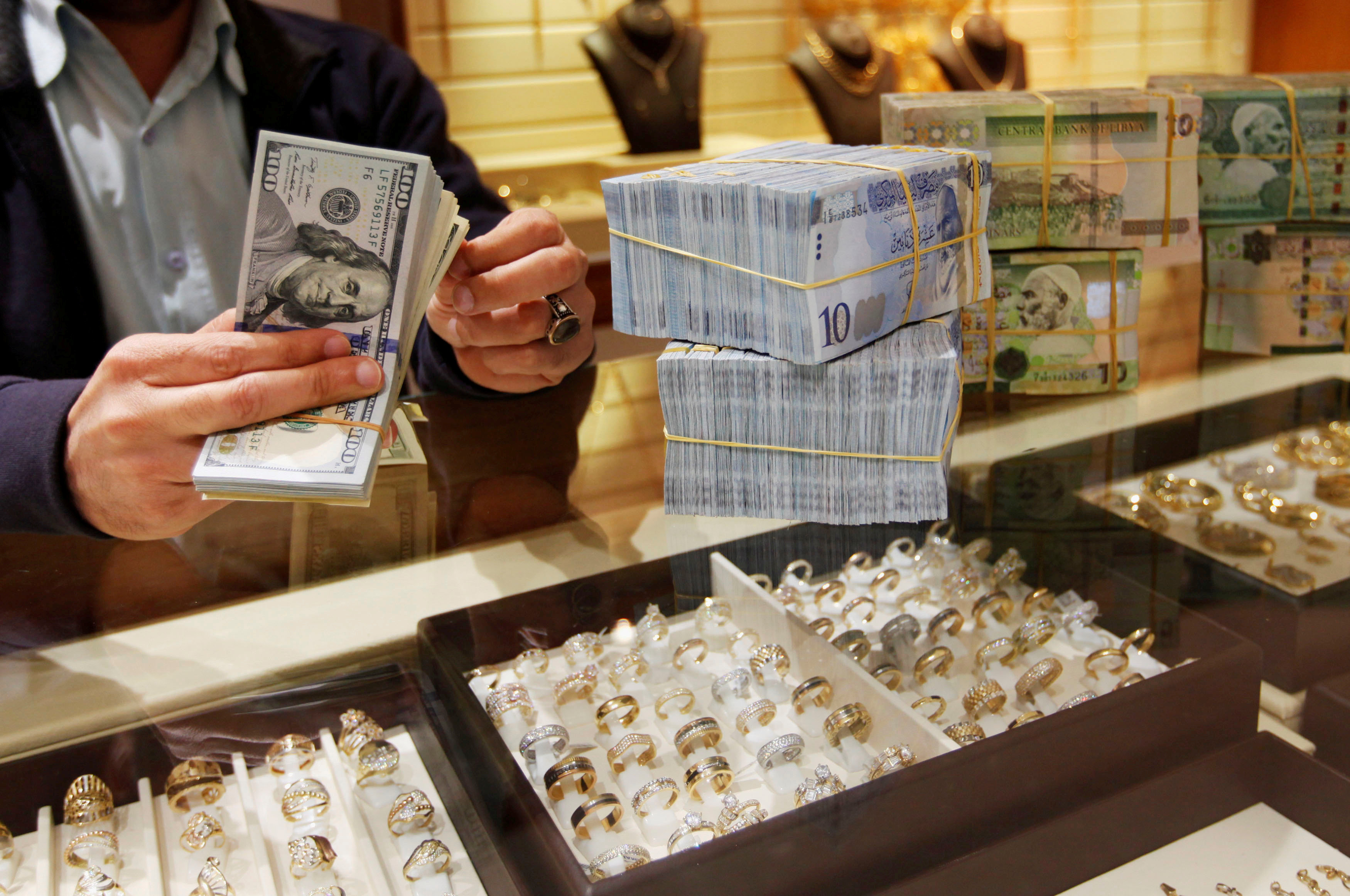Libya to impose fees on foreign currency transactions