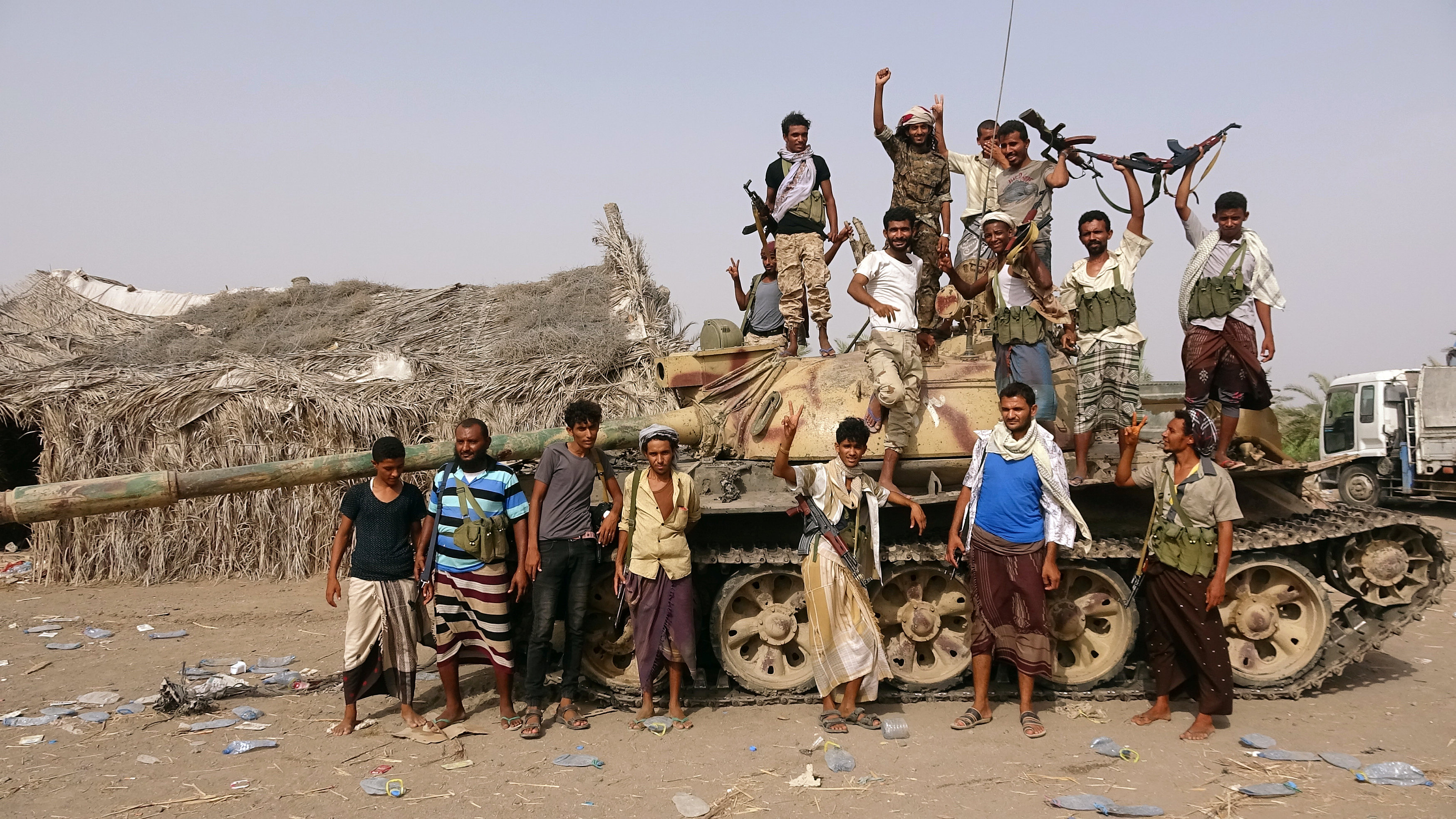 Saudi-led coalition launches attack on Yemen's main port