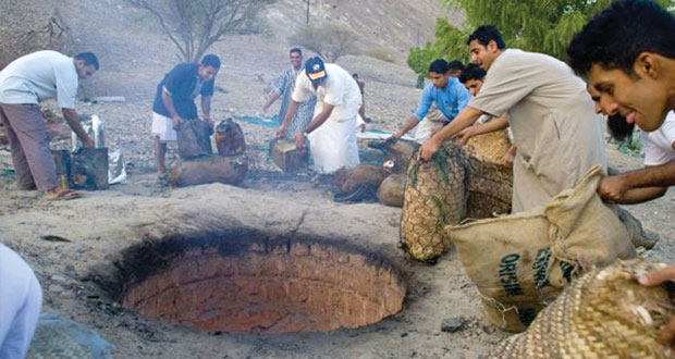 هذه خصوصية فرحة العمانيين بعيد الفطر وهكذا يحتفون بأيامه