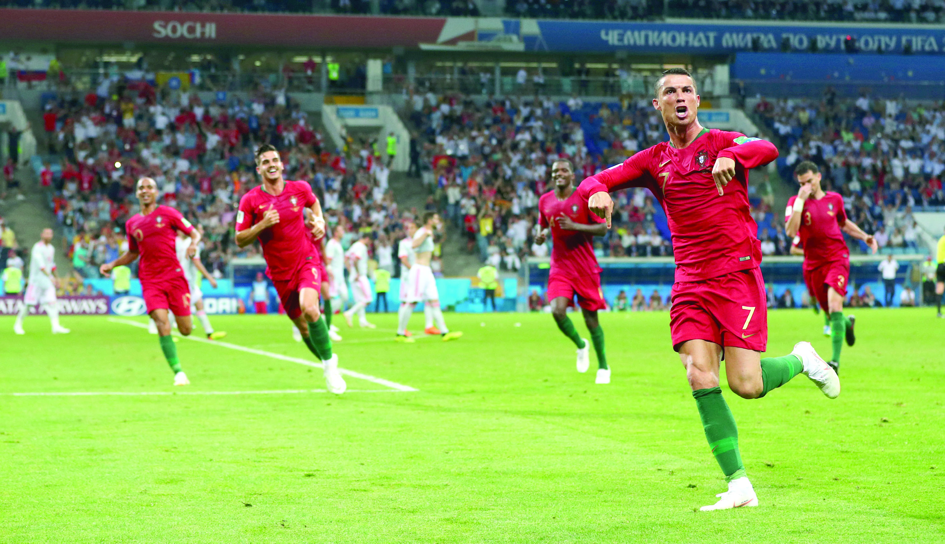 «الڤار» ينقذ الديك وسقوط الألمان كريستيانو يتفوّق على ميسي ويرسل له «مسجاً»