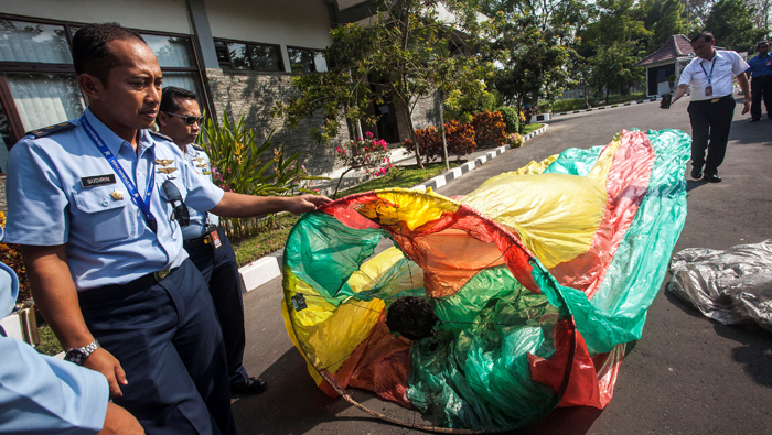 Indonesians' Eid balloons force flights to divert