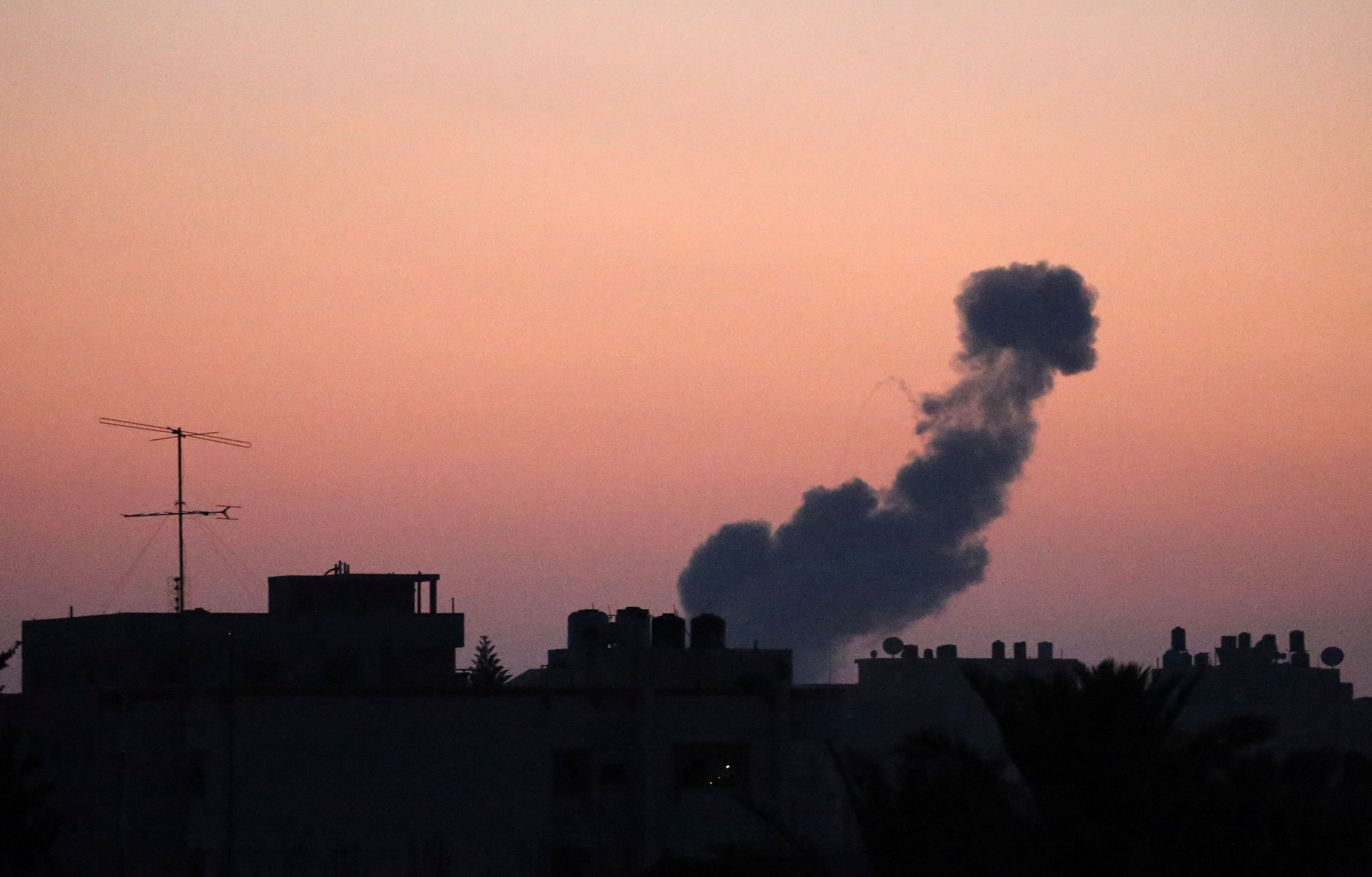 Israeli jets hit Hamas positions in Gaza