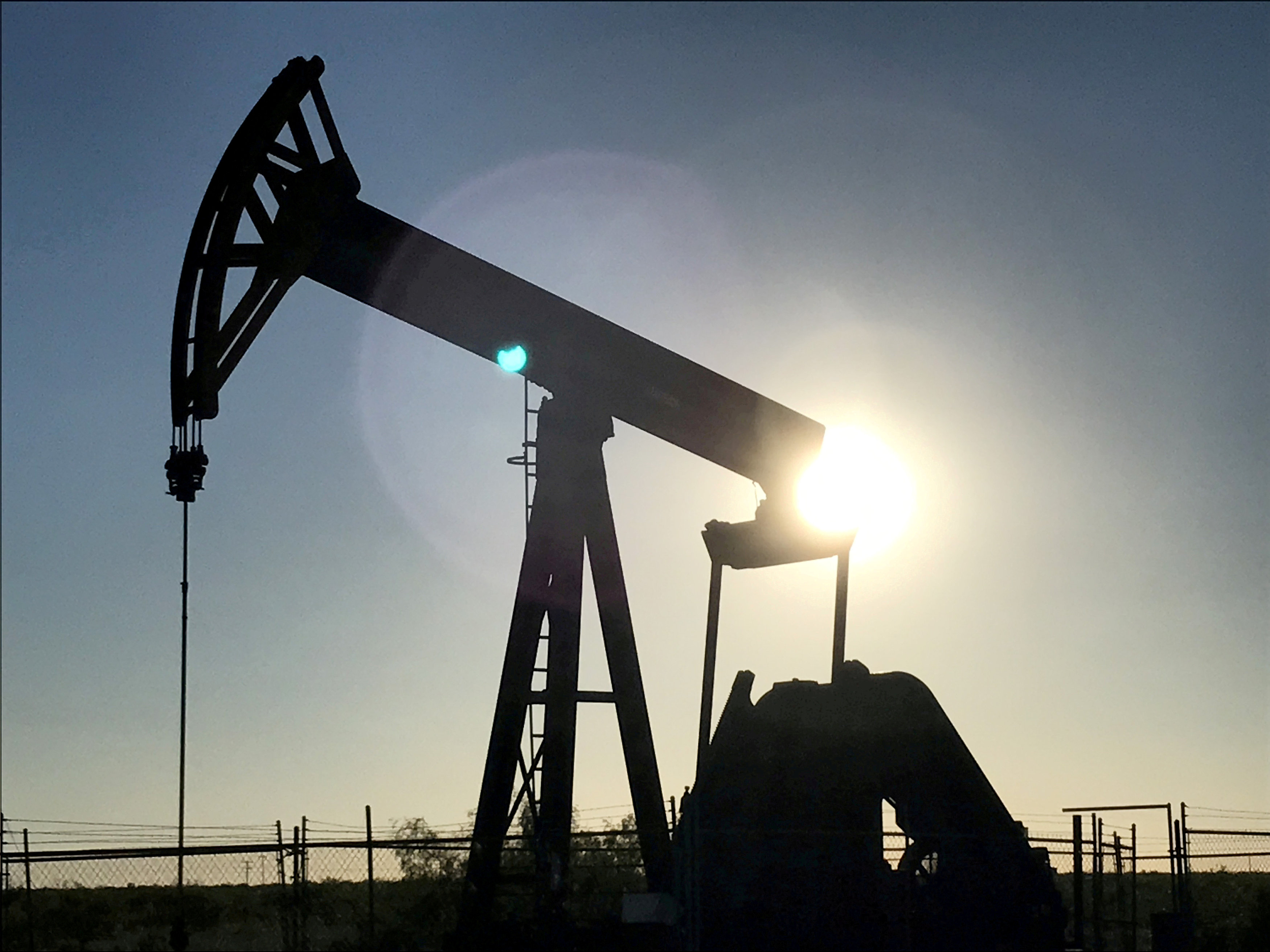 Saudi Arabia struggles for Gulf oil producers' support