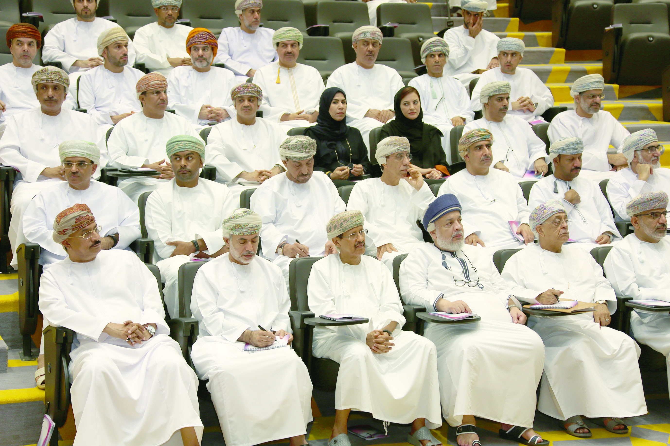 استكمالا للقاءات النقاشية لمستقبل عمان.. 

الوكلاء والرؤساء التنفيذيون يشاركون في صياغة «رؤية 2040»