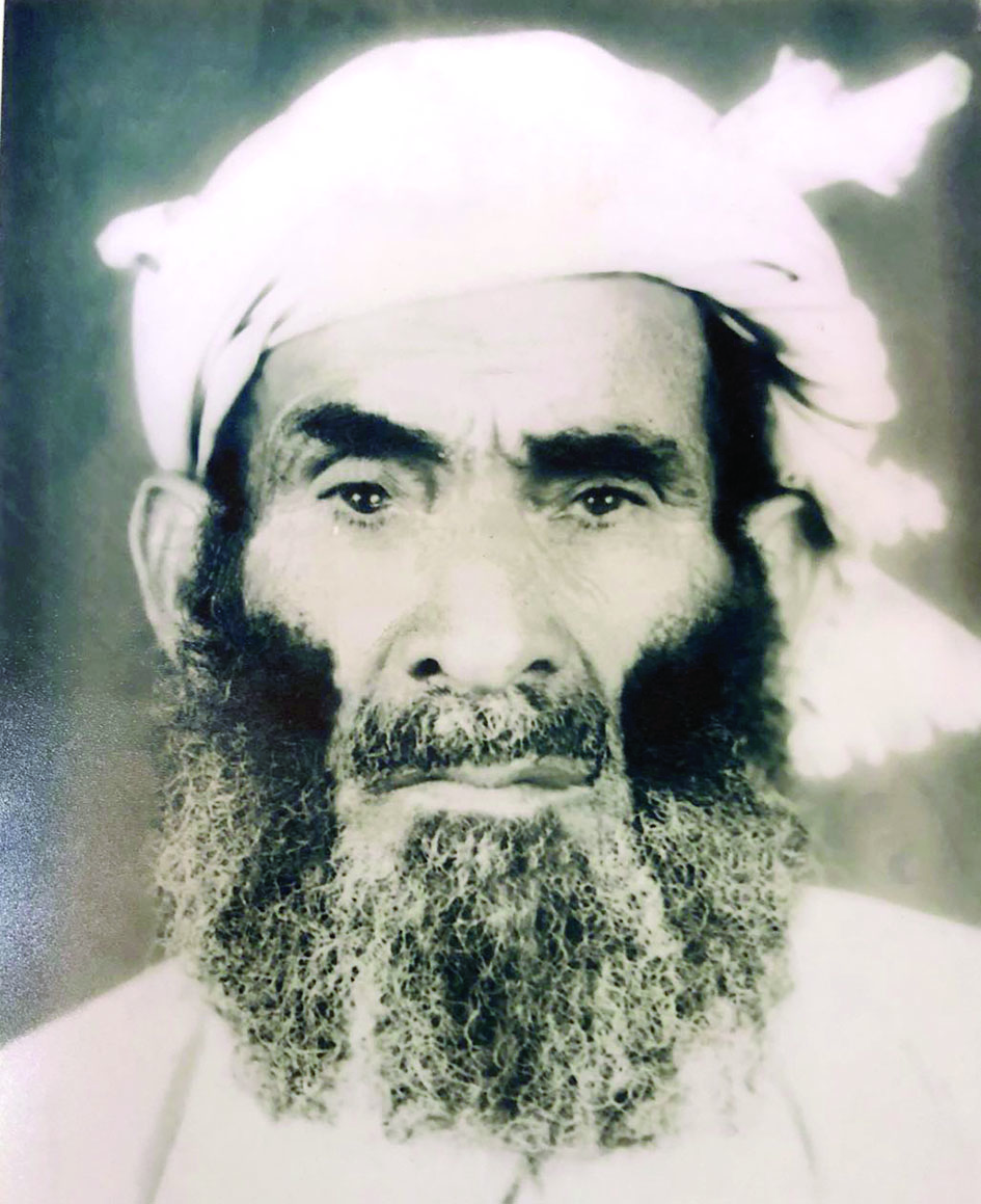 وفاءً لمعلم القرآن طلاب ينظمون مسابقة باسمه في الرستاق