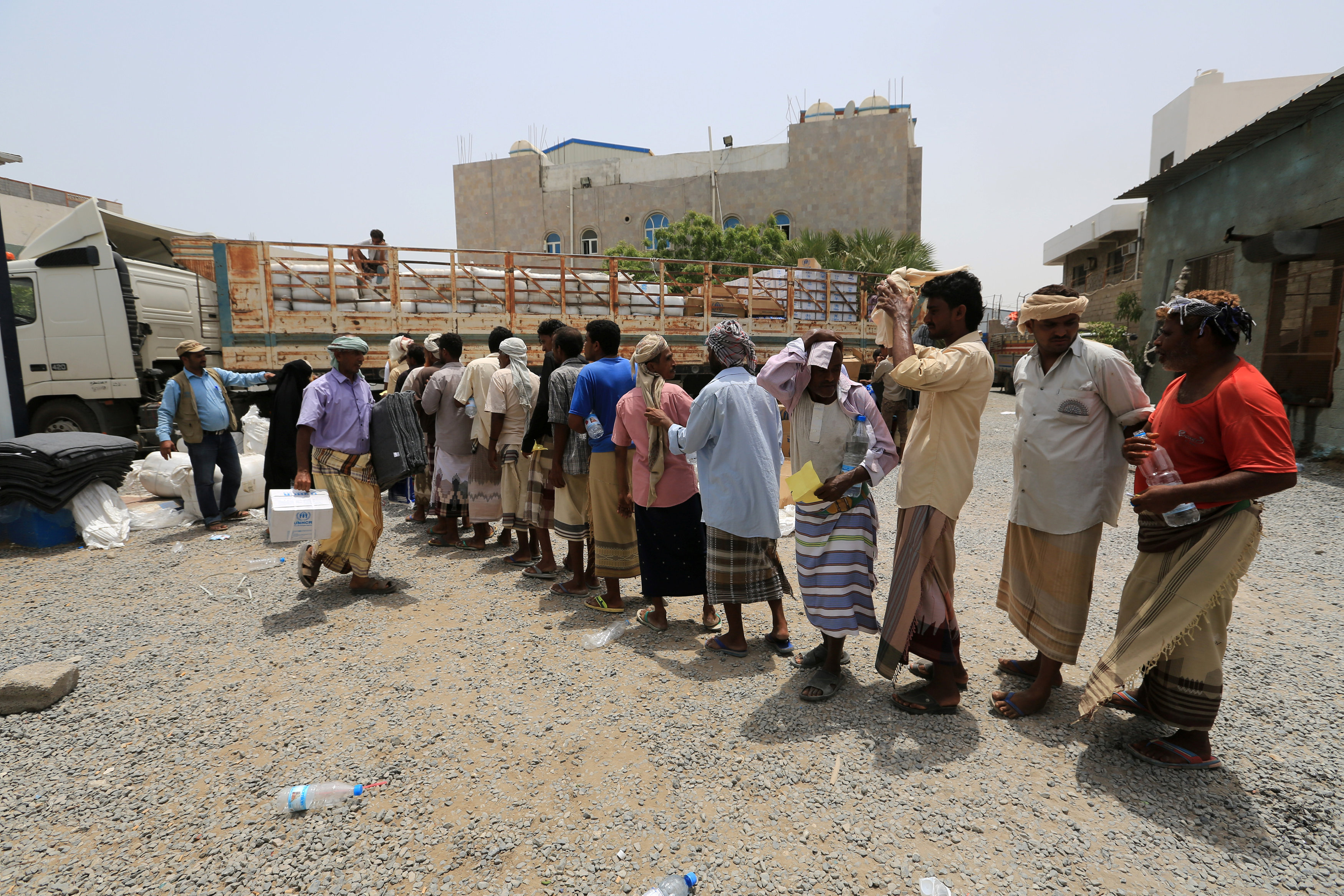 UN envoy resumes talks to avert all-out attack on Hodeidah