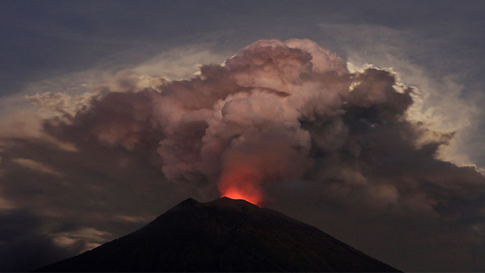 Bali volcano eruption shuts airport; passengers stranded, villagers flee